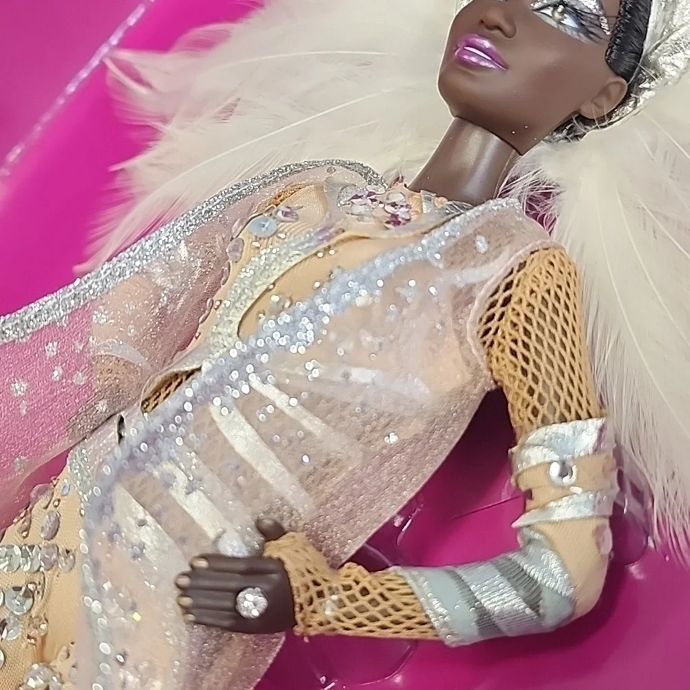 Stephen Borrows "Pazette" Fashion Doll Tan Silver Feathered Outfit NRFB NIB - Picture 17 of 17